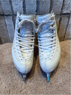 Edea Ice Fly Figure Skates 250B with Pattern 99 Revolution 9 1/4” Blades